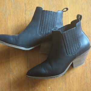 Portland Leather Western-style Leather Ankle Boots